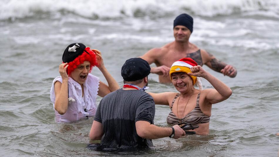 Neujahrs-Anbaden in der Ostsee