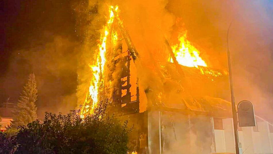 Großbrand zerstört Kirche in Widdern