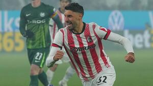 Freiburgs Vincenzo Grifo bejubelt seinen Treffer gegen Wolfsburg.