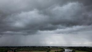 Dunkle Wolken über der Weser