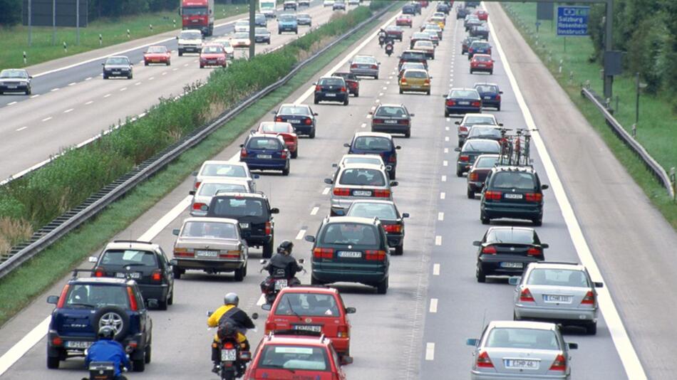 Stau auf der Autobahn: Hier gibt es einige Regeln zu beachten