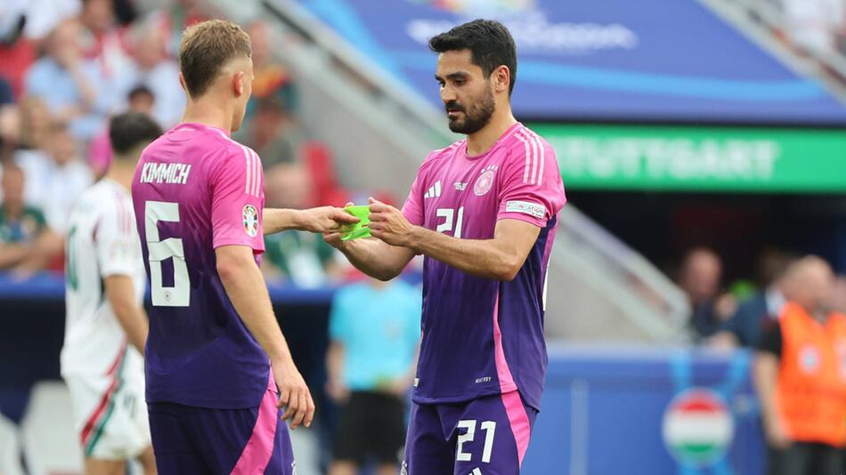 Ilkay Gündogan übergibt die Kapitänsbinde an Joshua Kimmich.