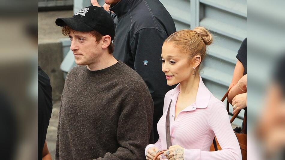 Ethan Slater und Ariana Grande sind seit einem Jahr ein Paar.