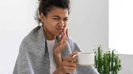 Zahnschmerzen während einer Erkältung - Woran liegt das?