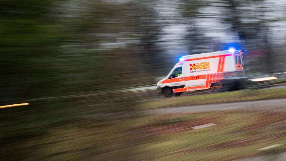 Rettungswagen mit Blaulicht