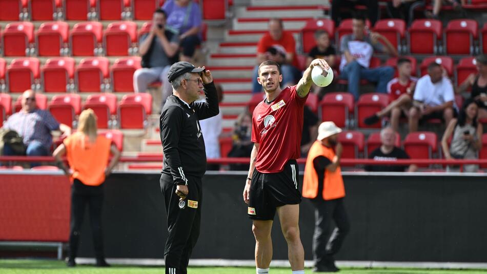 Robin Gosens (r) und Coach Urs Fischer