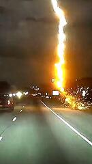 Direkt vor Auto: Blitz schlägt auf Highway in Georgia ein