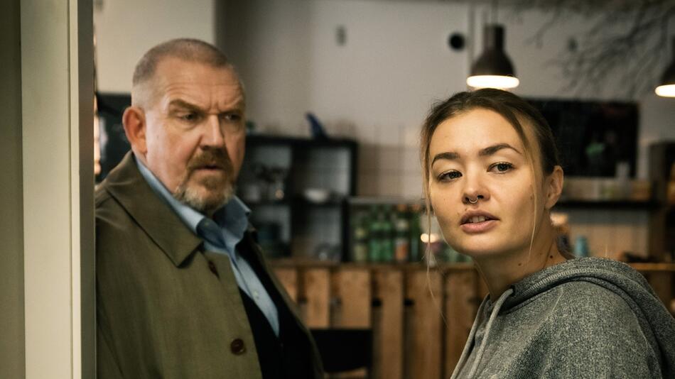 "Tatort: Diesmal ist es anders": Larissa Krüger (Katja Hutko) ist über Kommissar Freddy Schenks ...