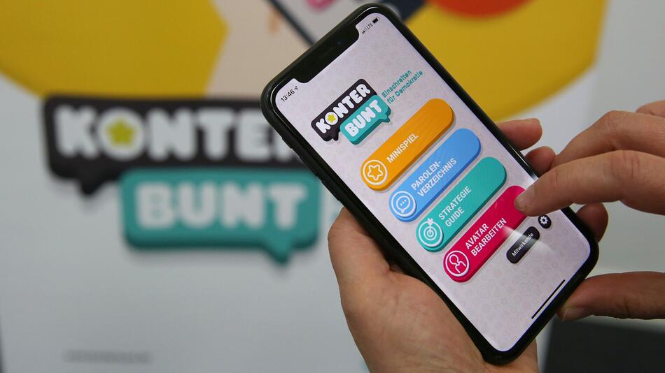 Vorstellung App "KonterBUNT. Einschreiten für Demokratie"