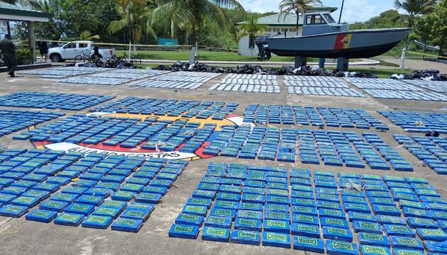 Kolumbiens Marine beschlagnahmt fast fünf Tonnen Kokain