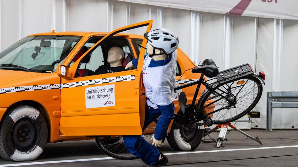 Unfallforscher der Versicherer zu Unfällen von Radfahrern