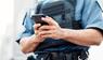 Mann Telefon Polizist