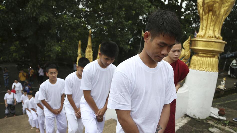 Thai-Fussballteam geht ins Kloster