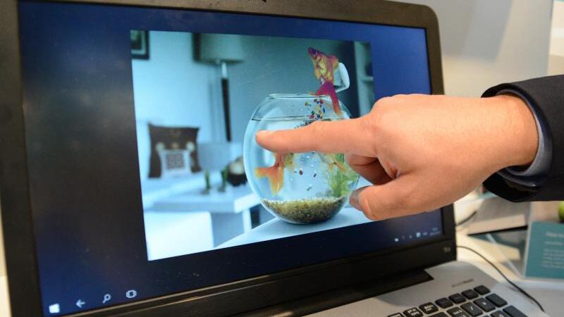 Sensorleiste macht Notebook-Display zu Touchscreen