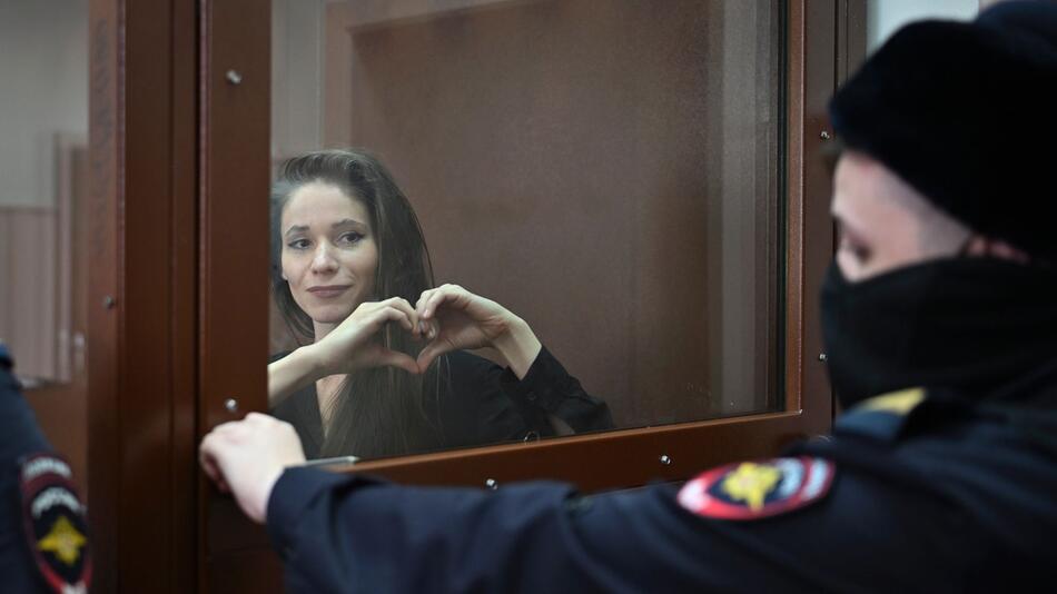 Journalistin Faworskaja vor Gericht in Moskau