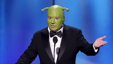 Mit Shrek-Maske: Mike Myers ehrt Kollege Eddie Murphy