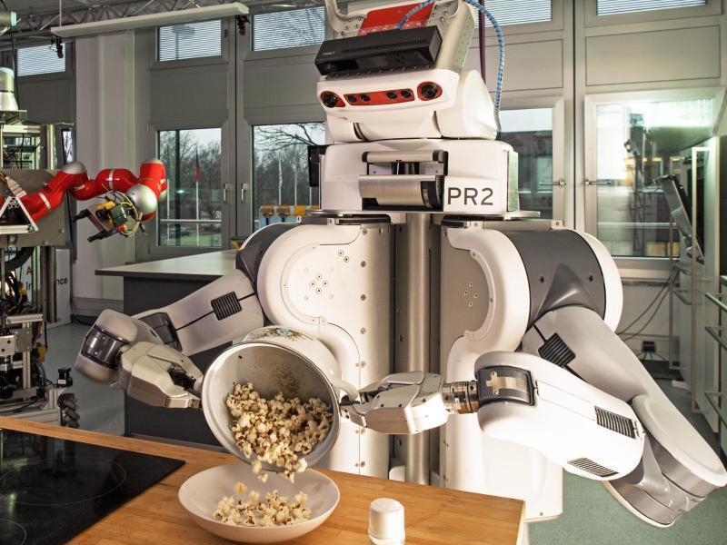 Roboter hantiert mit Popcorn