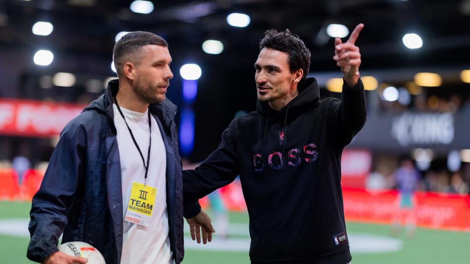 Baller-League-Gründer Mats Hummels und Lukas Podolski (l)