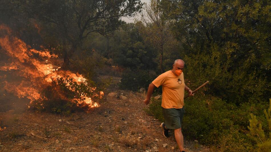 Großbrand nahe Athen