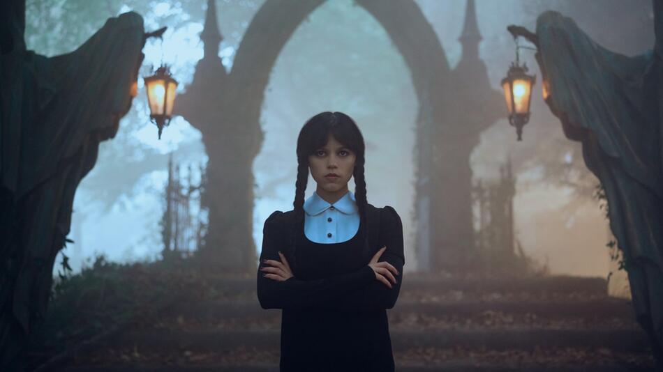 Jenna Ortega kehrt 2025 als Wednesday Addams zurück.