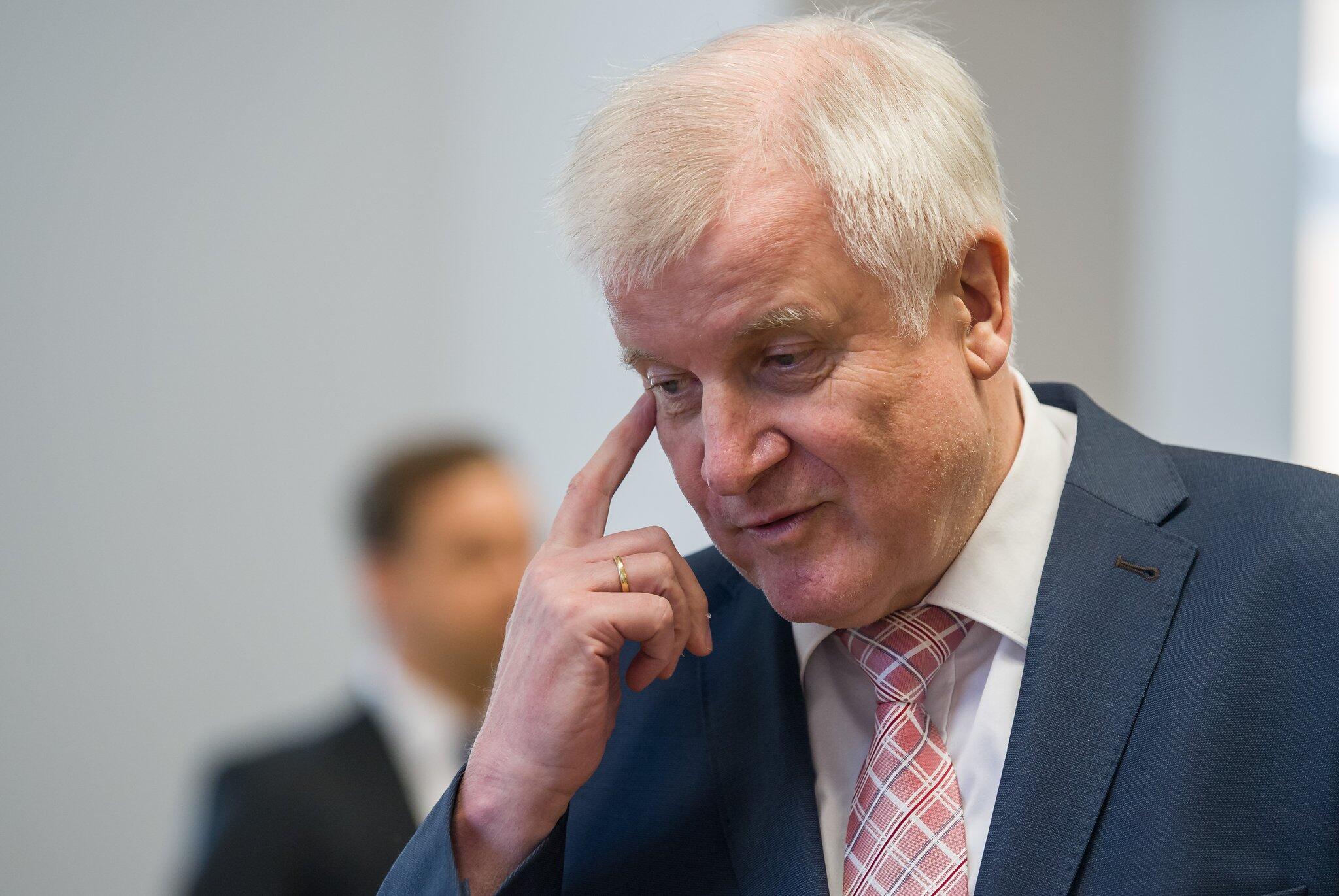 CSU-Politiker gehen auf Distanz zu Seehofer | 1&1