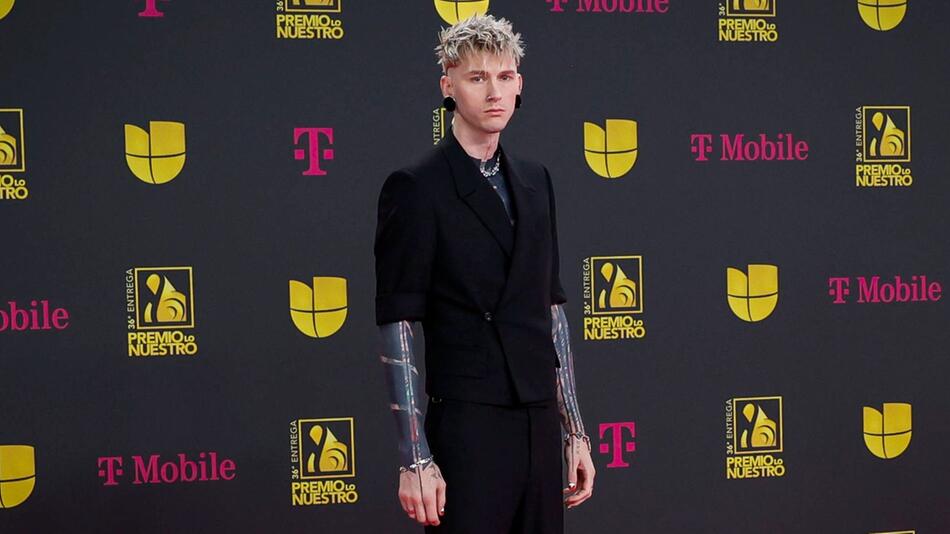 Machine Gun Kelly beim 36. Premio Lo Nuestro in Miami.