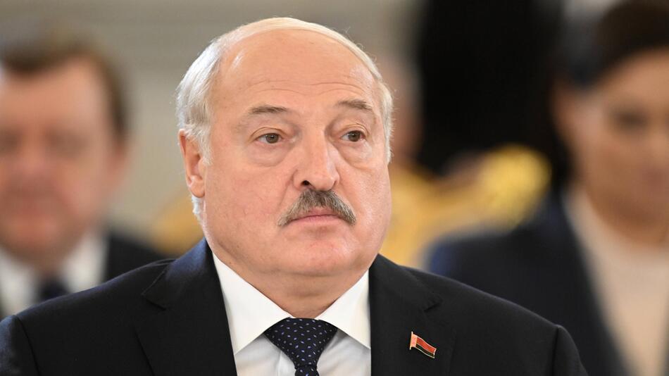 Lukaschenko: Für Atomwaffeneinsatz genügt ein Anruf bei Putin