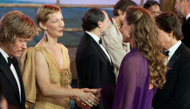 Herzliche Begegnung zwischen Sandra Hüller und Prinzessin Kate bei der "Digger"-Weltpremiere in ...