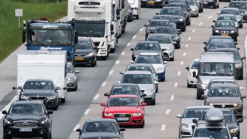 Stau auf der Autobahn A8