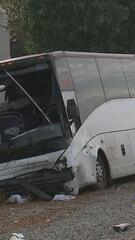 SUV mit Reisebus kollidiert: Ein Toter und viele Verletzte bei Unfall nahe Los Angeles