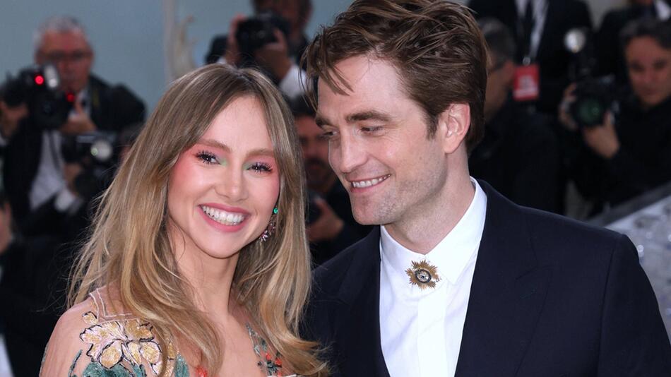 Suki Waterhouse und "Twilight"-Star Robert Pattinson sind zum ersten Mal Eltern geworden.