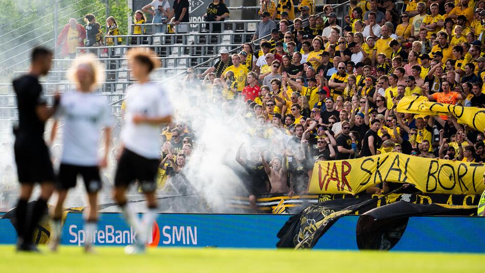 Fans von Lilleström protestieren.