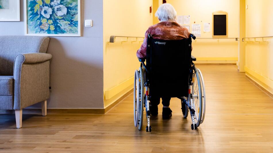 Im Senioren-Pflegeheim