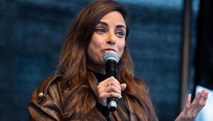 Collien Fernandes bei einer Demonstration gegen sexualisierte Gewalt in Hamburg.