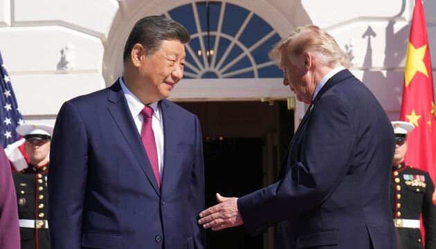 Donald Trump begrüßt Xi Jinping