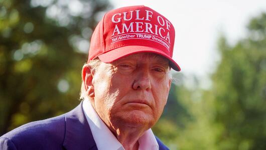 Donald Trump stellt sich im Internet als Superman dar.