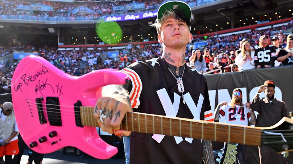 Machine Gun Kelly rockt die NFL-Halbzeitshow in München!