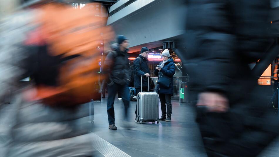 Reiseverkehr vor Heiligabend - Berliner Hauptbahnhof