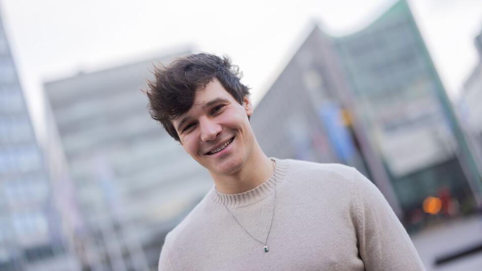 Wincent Weiss trifft auf Weihnachtstruck-Tour seine Fans