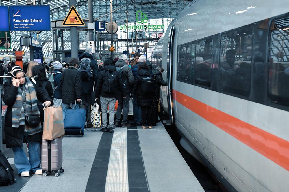 Reiseverkehr vor Heiligabend - Berliner Hauptbahnhof