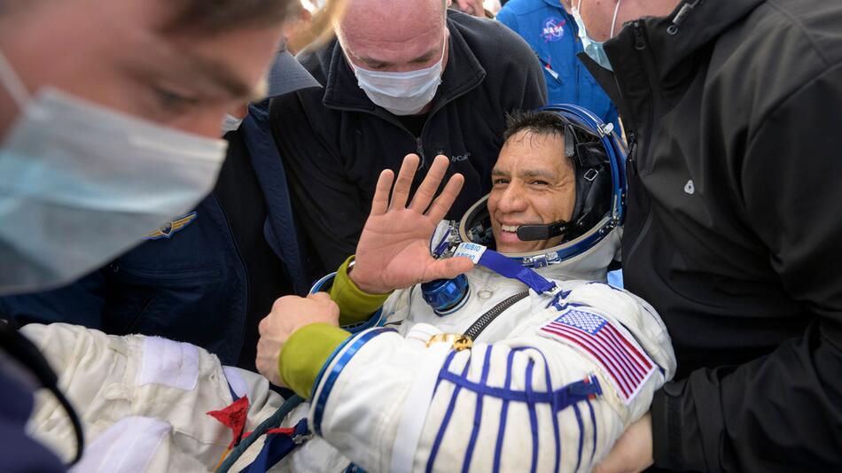 Raumfahrer aus USA und Russland zurück