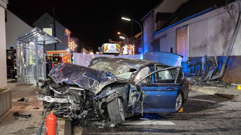 14-Jähriger stirbt bei Unfall an Bushaltestelle