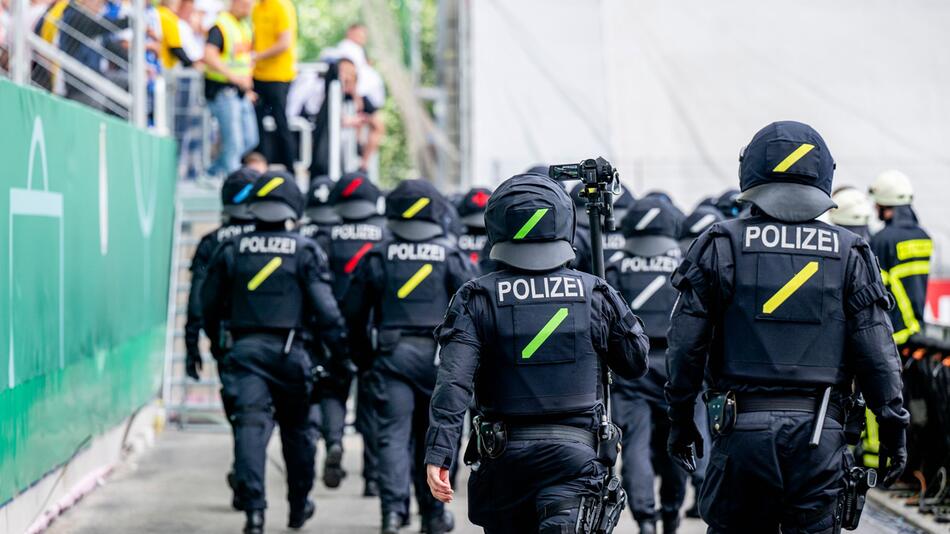 Polizeieinsatz bei Fußballspielen