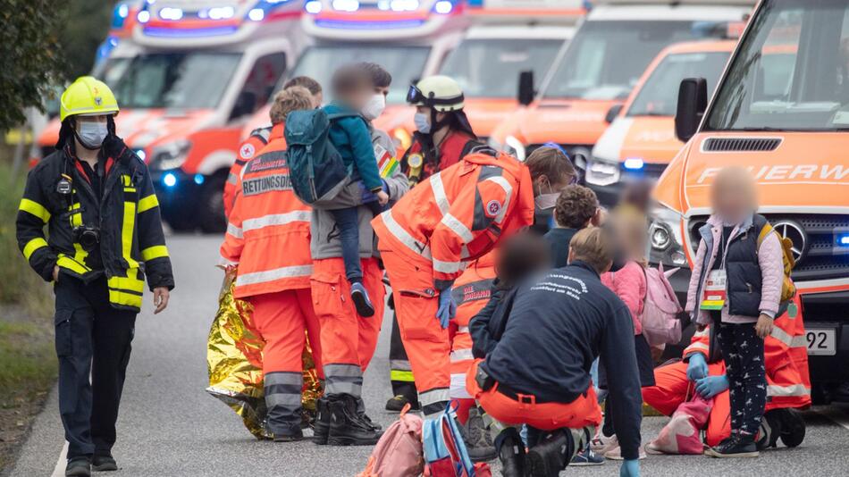 Bus mit Kindern bei Frankfurt verunglückt