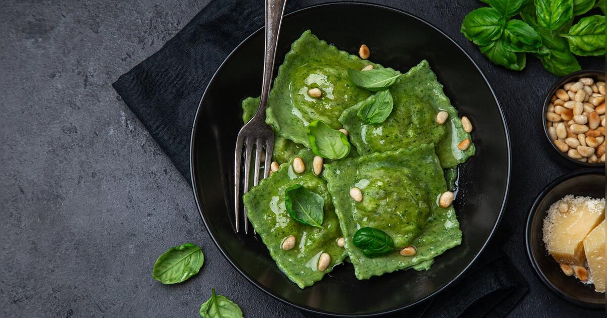 Hausgemachte Spinat-Ravioli mit Pilzfüllung | 1&amp;1