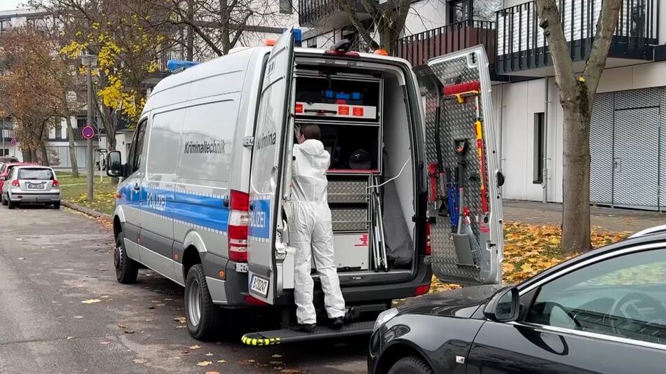 Mutter und Töchter getötet - Spurensicherung vor Ort