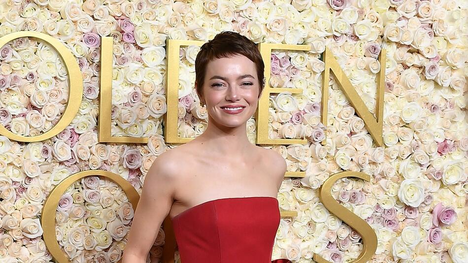 Emma Stone mit ihrer neuen Frisur bei der Verleihung der Golden Globes 2025.