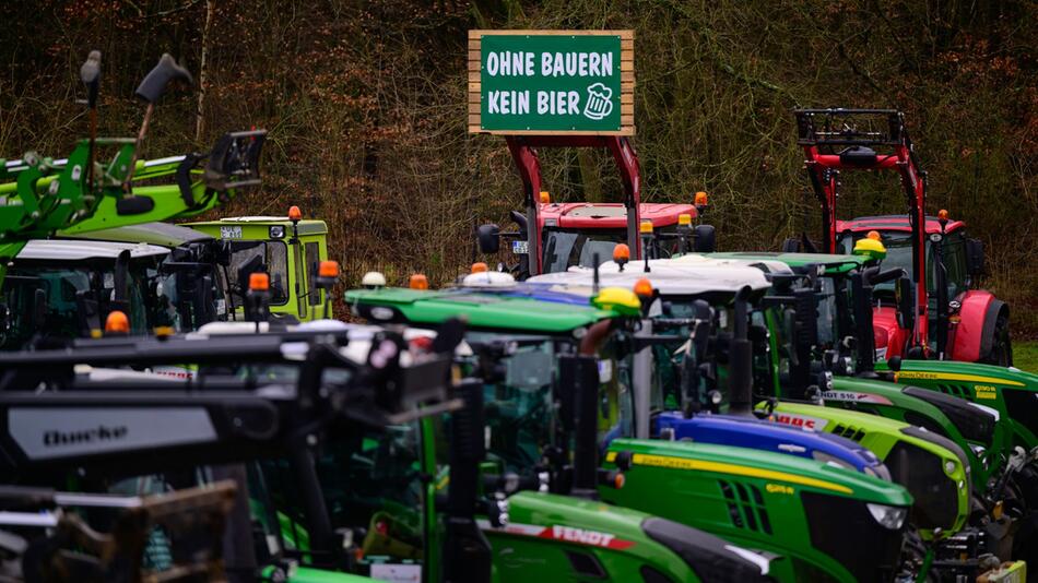 Bauern protestieren mit Traktoren