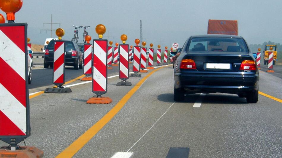 Auf einer Autobahnbaustelle sollte man immer vorsichtig fahren