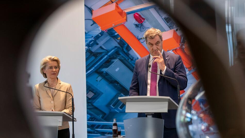 Von der Leyen bescuht Forschungsanlage ASDEX